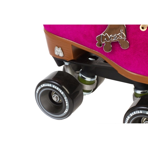 New Moxi Lolly DISCONTINUED Roller Skates Fuchsia Pink Fits like Women’s 7–7.5 - Picture 2 of 11